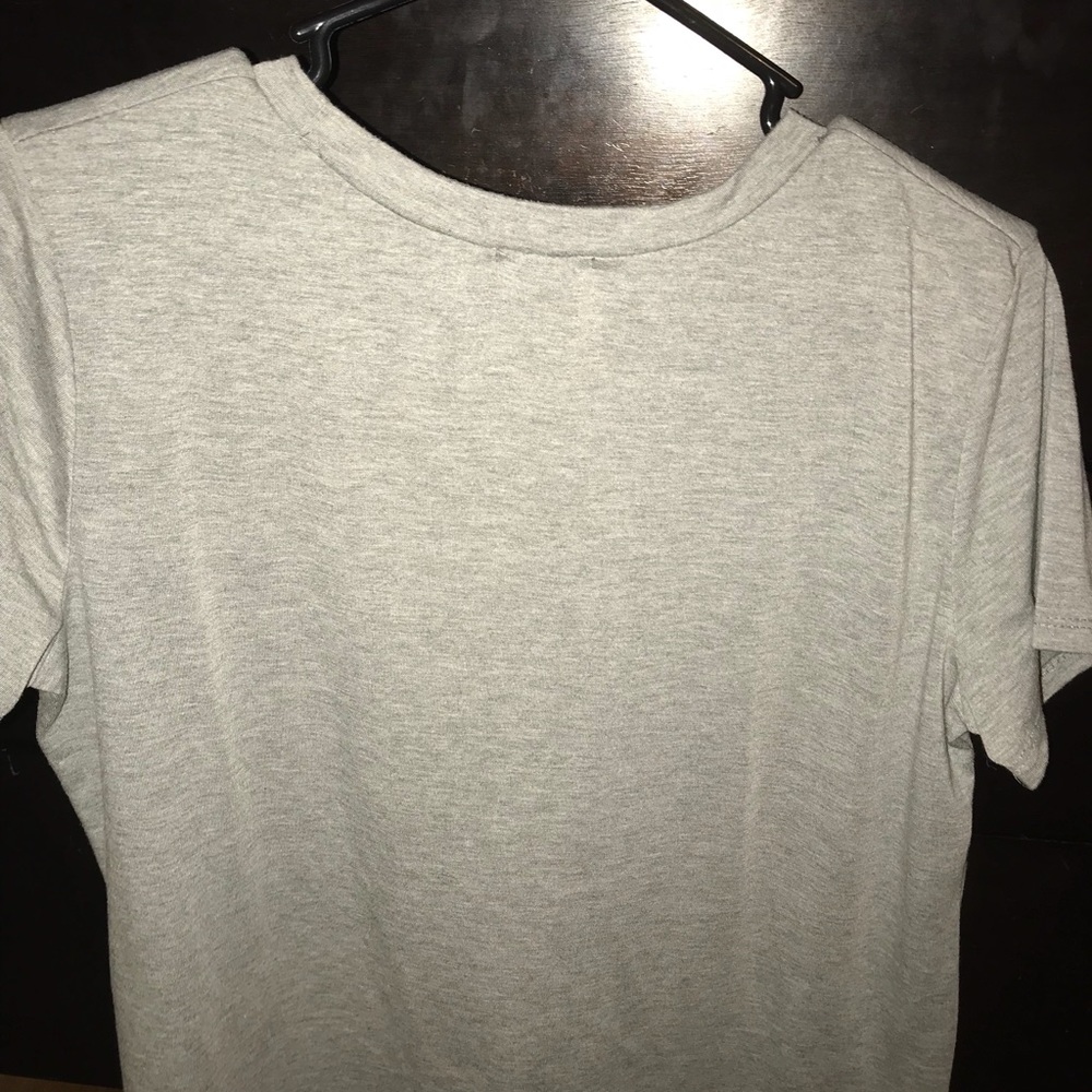 Mesh v neck! - Picture 3 of 3
